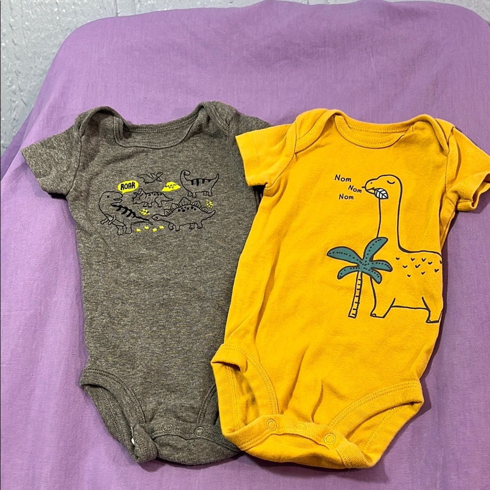 5 for $10 💜 Dinosaur baby shirts size 0-3 months